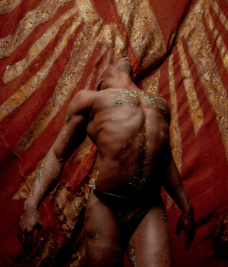 Danser Jordan Achiano bij de show ‘Photosynthetic Human’; Foto: Jonathan Portugal